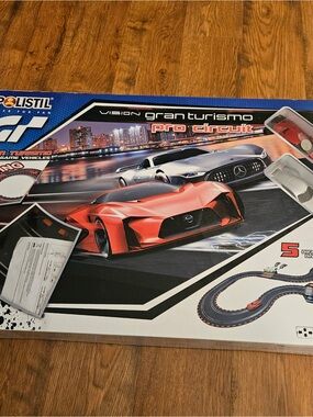 Polistil Vision Gran Turismo Pro Circuit Slot Car Set - Red & Silver Cars